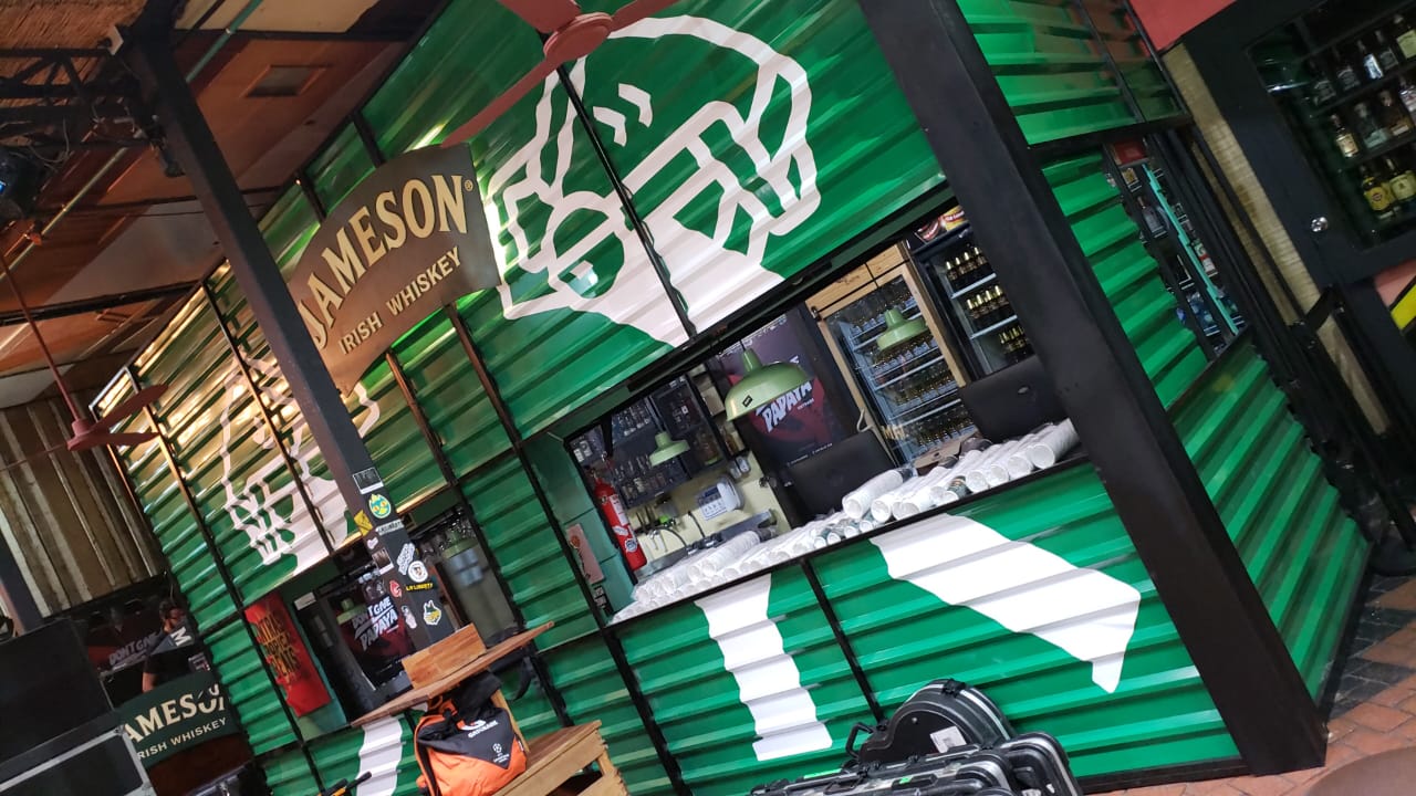 Stand contenedor de bar Jameson