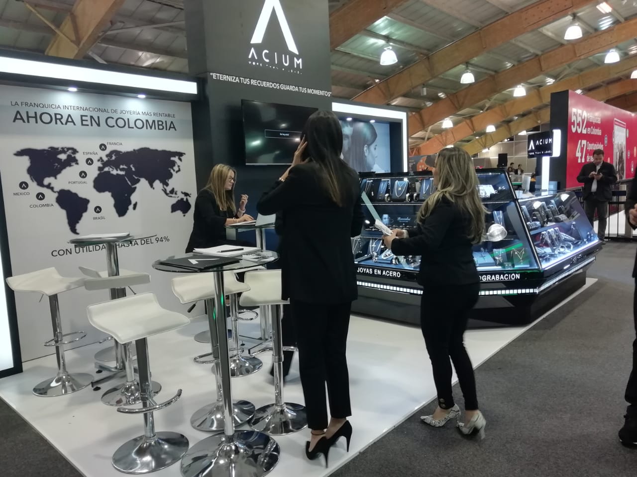 Stand de joyería Acium en feria