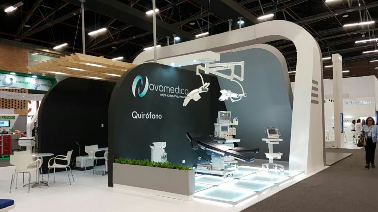 Stand del sector salud Novamedico en Corferias