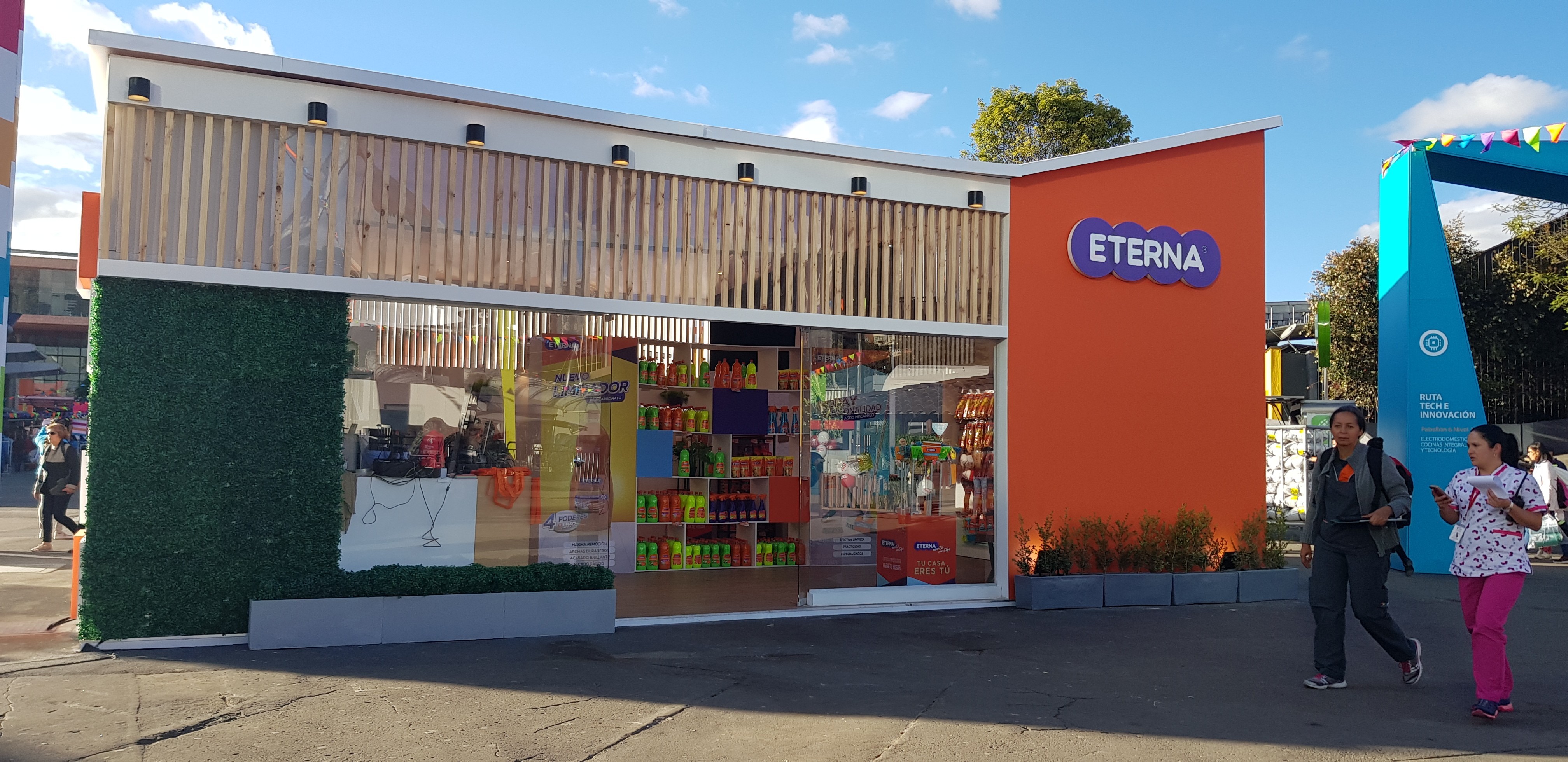 Stand pop-up retail para la marca Eterna